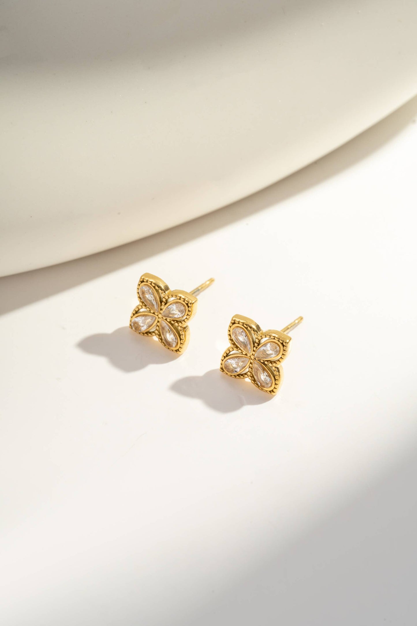 COSMOS Kleeblatt Schmuck-Set aus Stahl: Kette, Armband und Ohrringe in Gold