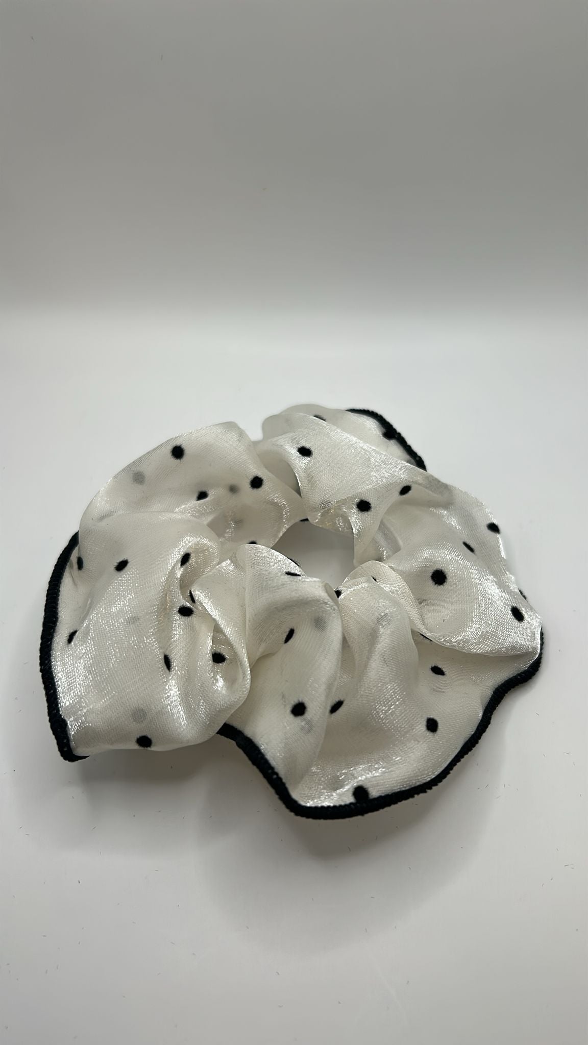 Transparente Scrunchies mit Muster