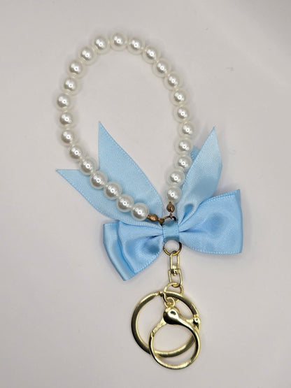 Schlüsselanhänger „Pearl Bow“ – mit Perlen & Satin-Schleife