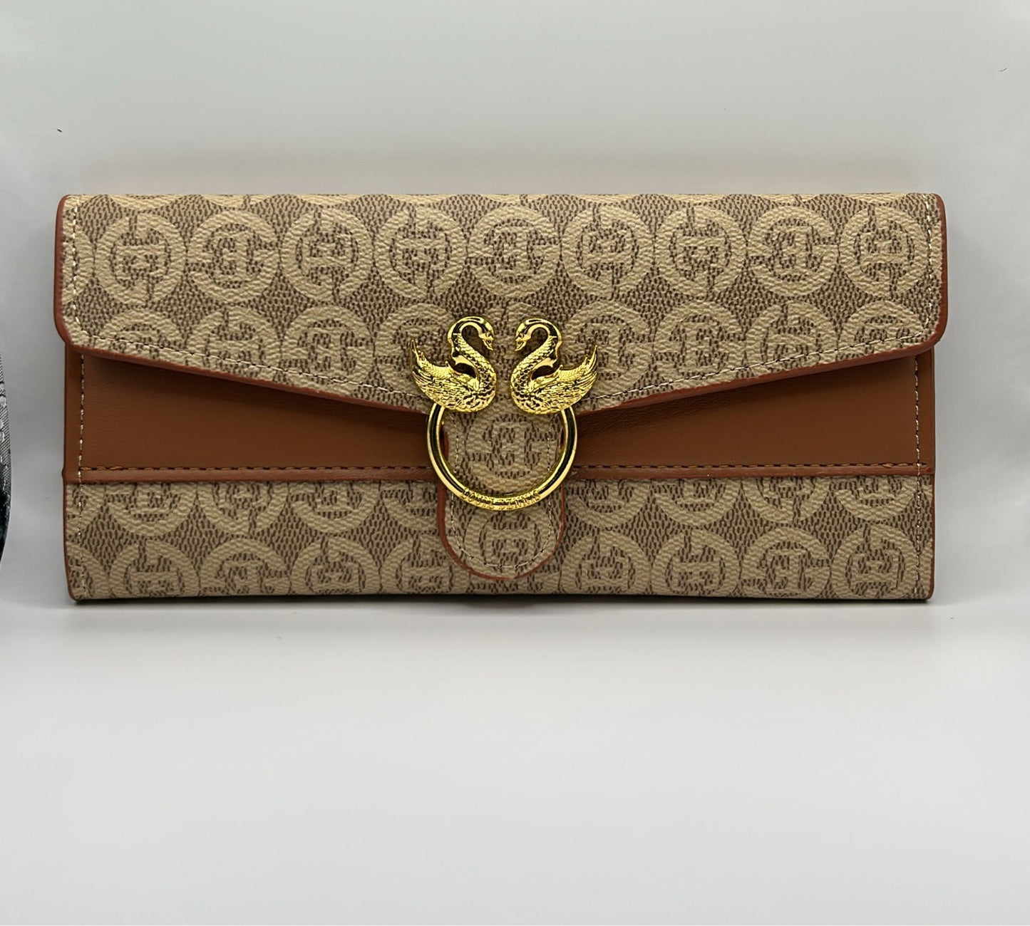 Clutch „Golden Swan Luxe“ – Elegante Abendtasche mit goldener Schwanenverzierung