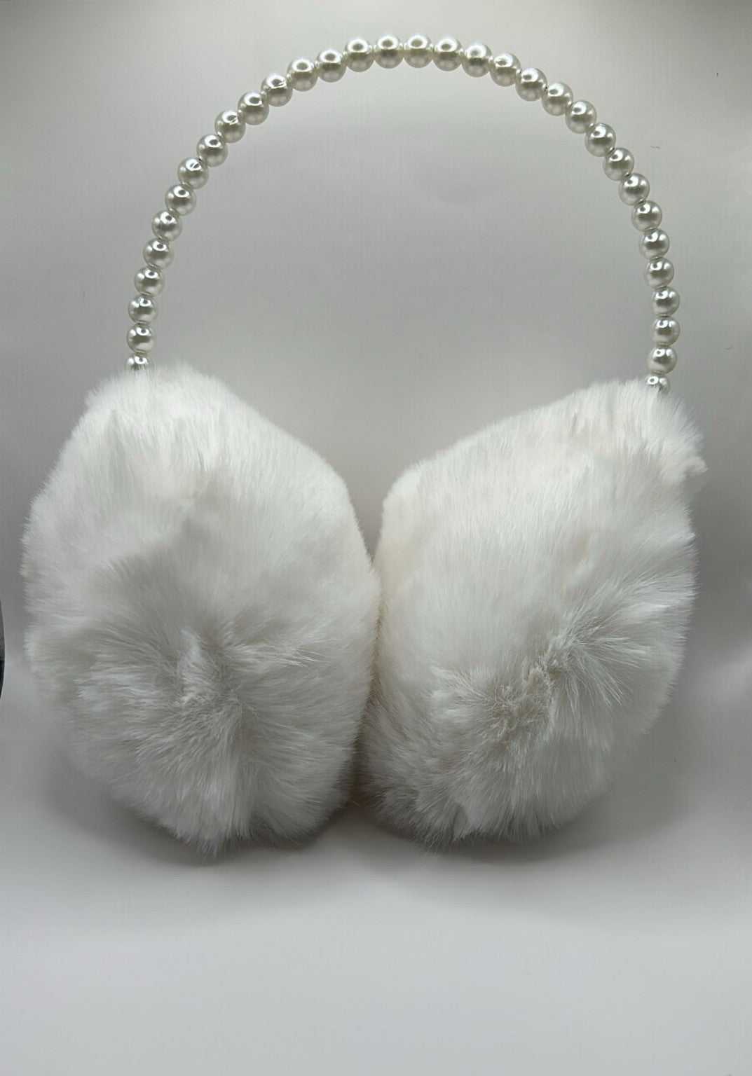 Elegante Perlen-Ohrenwärmer „Pearl Cozy“ – Flauschige Winter Ohrenschützer