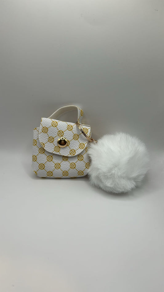 Mini-Handtasche mit Fellbommel – Weiß & Gold Design
