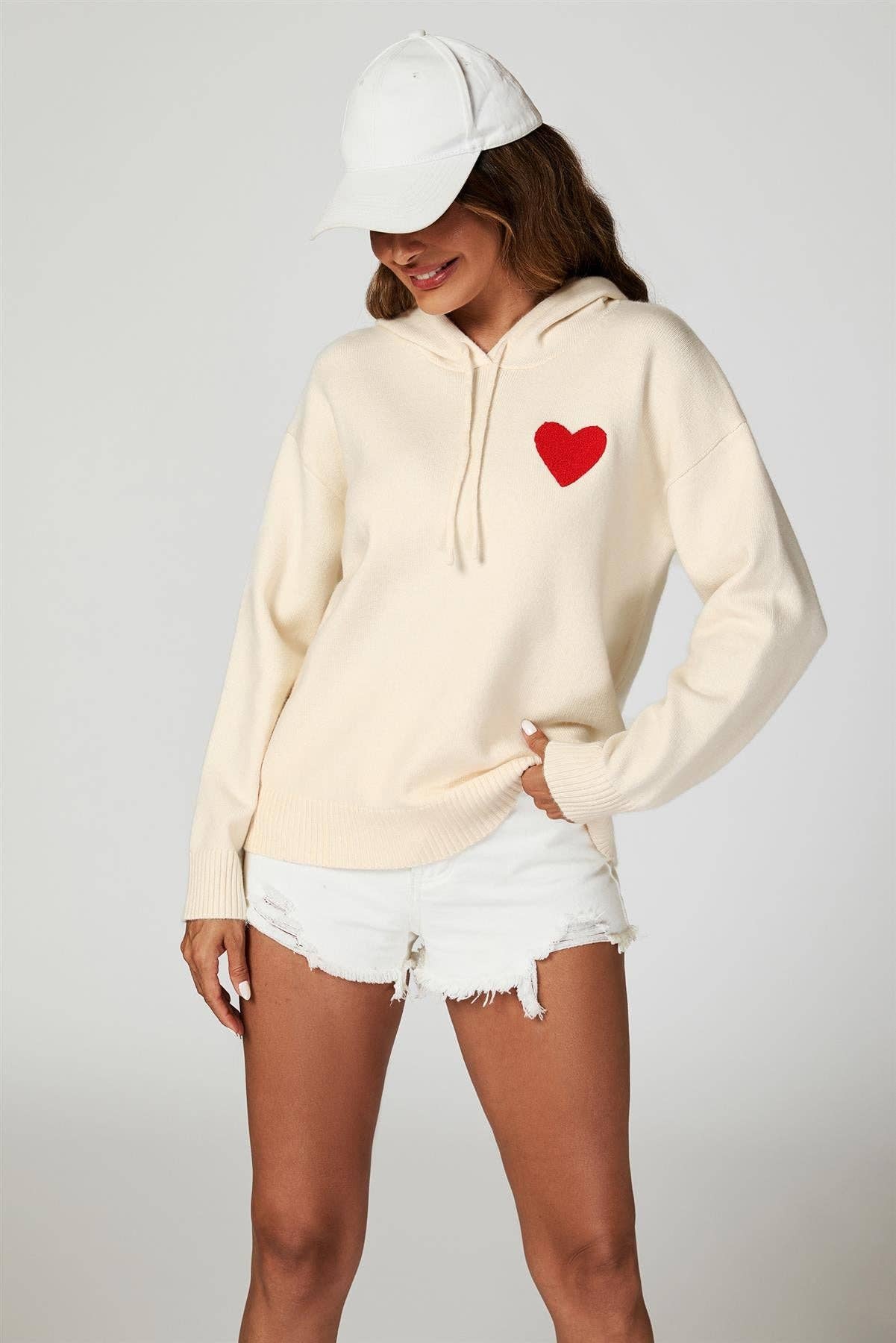 Cremefarbener Strickpullover mit Herzstickerei: Cream / OneSize