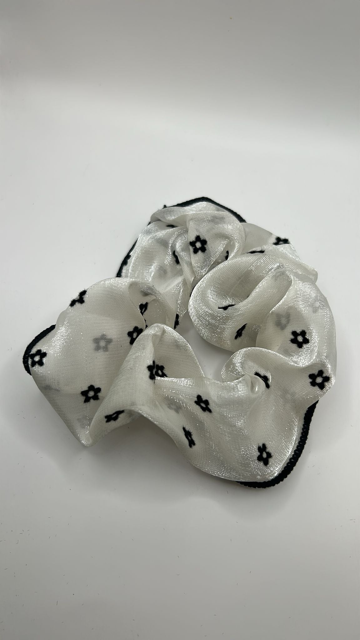 Transparente Scrunchies mit Muster