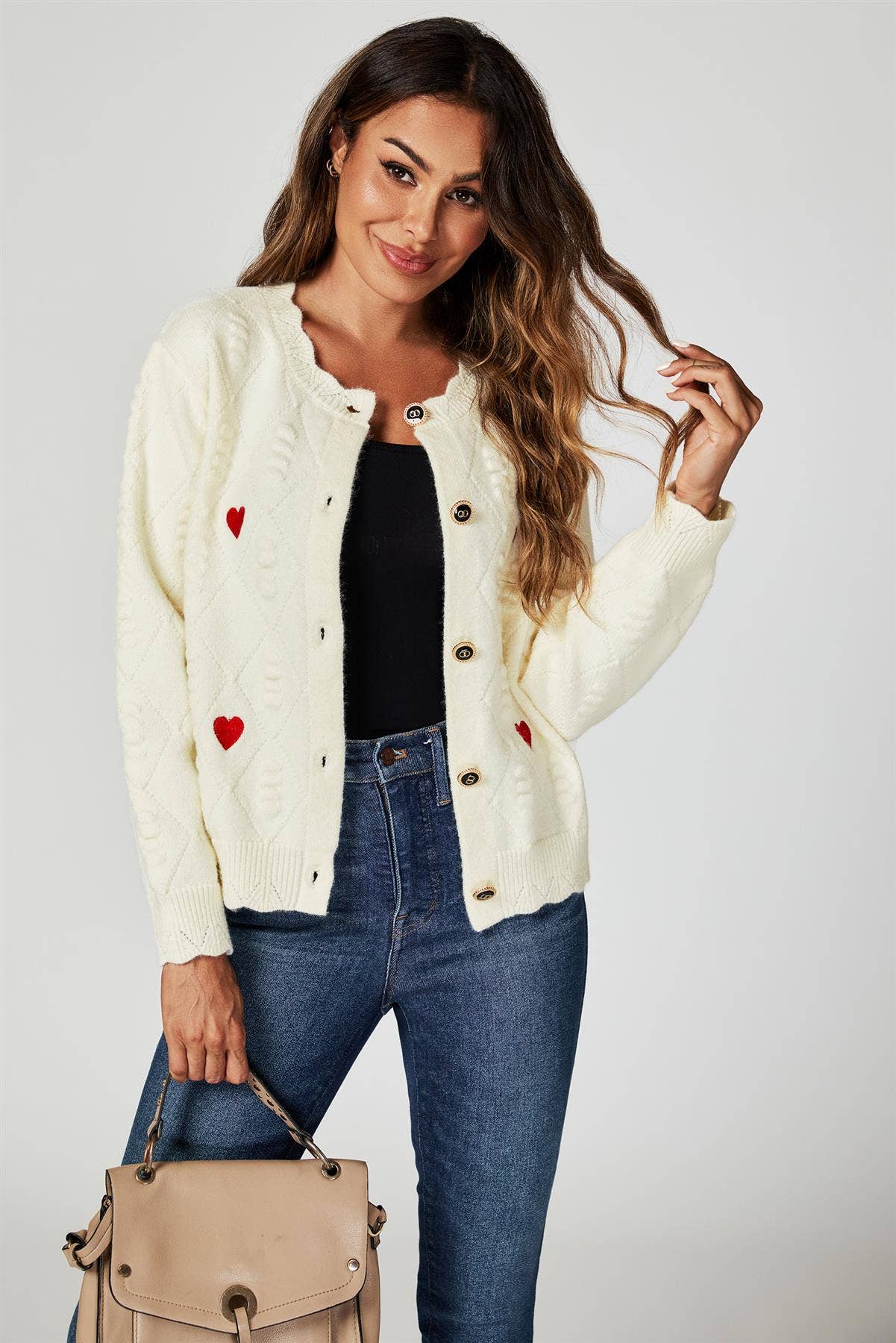 Cremefarbene Strickjacke mit Herzstickerei: Cream / OneSize