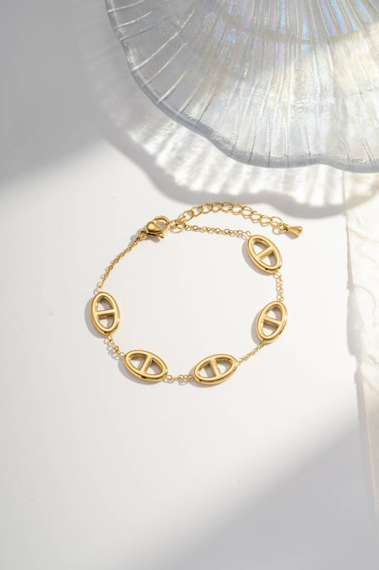 Armband aus goldfarbenem Edelstahl mit ovalem Design