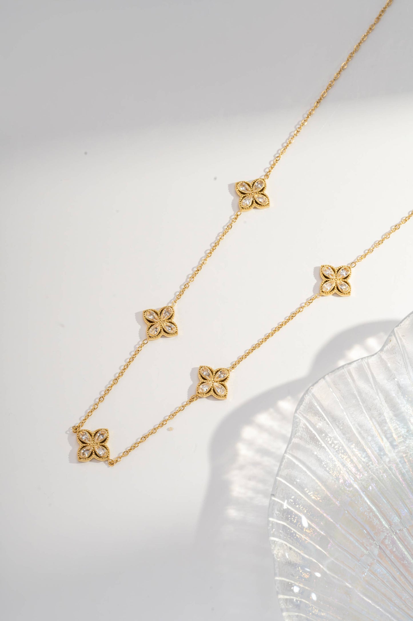 COSMOS Kleeblatt Schmuck-Set aus Stahl: Kette, Armband und Ohrringe in Gold