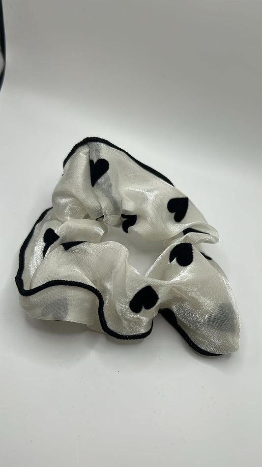 Transparente Scrunchies mit Muster