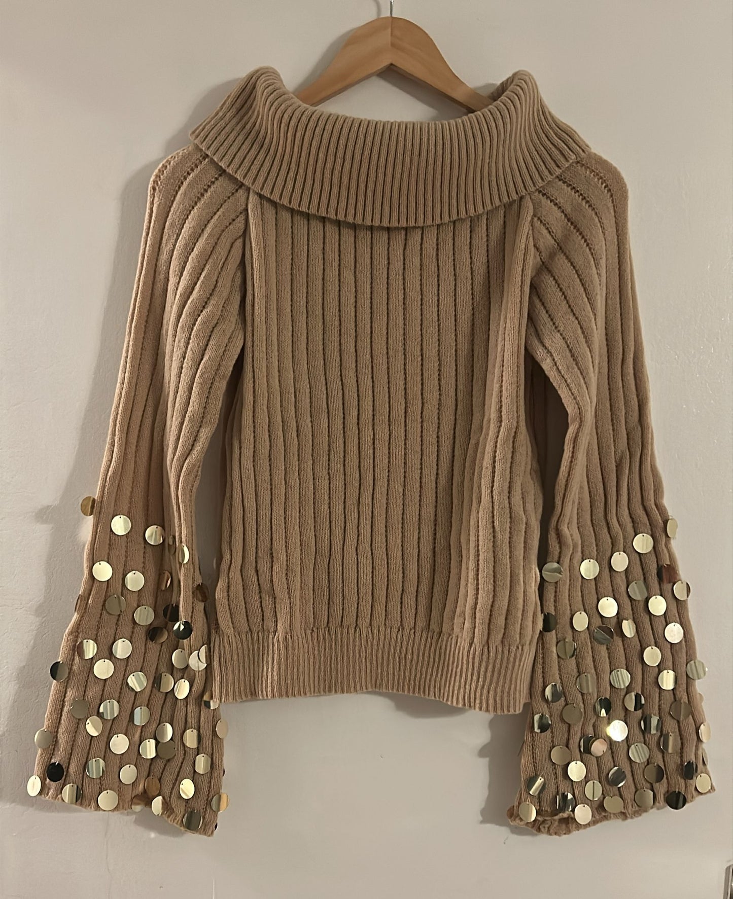 „Glam Knit – Pullover mit Paillettenärmeln“