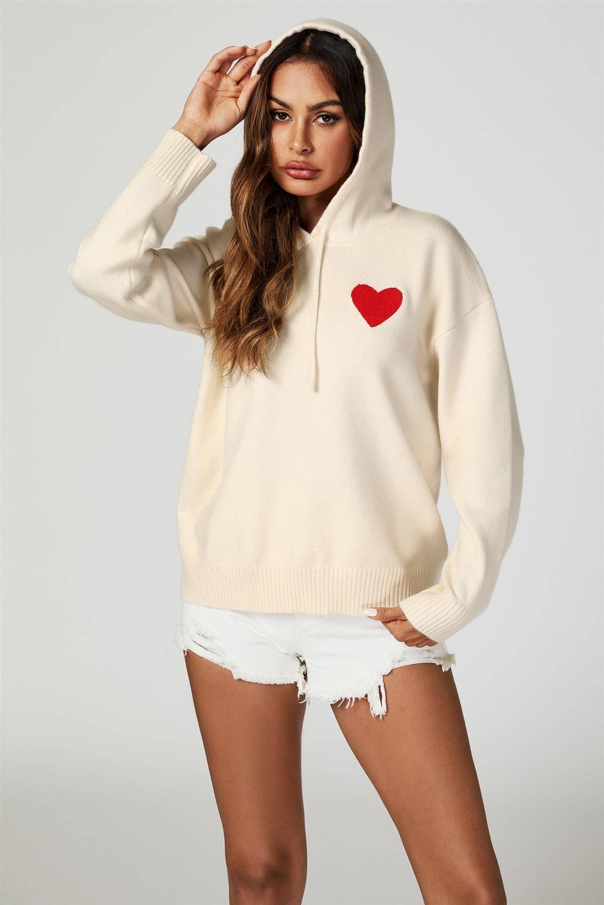 Cremefarbener Strickpullover mit Herzstickerei: Cream / OneSize